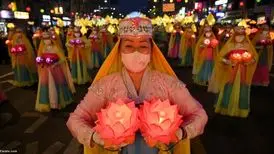 (ویدئو) رژه فانوس‌ به مناسبت جشن تولد بودا 