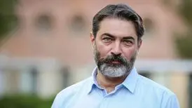 عاشقانه‌ای از پارسا پیروزفر و هدی زین‌العابدین درشبکه نمایش خانگی / پوستر
