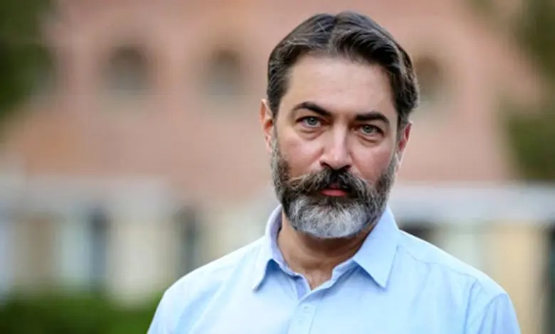 عاشقانه‌ای از پارسا پیروزفر و هدی زین‌العابدین درشبکه نمایش خانگی / پوستر
