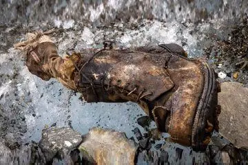 کشف یک پای ۱۰۰ ساله هنگام ساخت مستند نشنال جئوگرافیک

