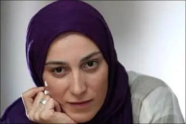 تصویری از تیپ عجیب فلامک جنیدی همراه همسرش
