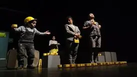 اجرای «خانم آوازخوان کله طاس» تمدید شد
