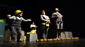 اجرای «خانم آوازخوان کله طاس» تمدید شد
