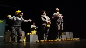 اجرای «خانم آوازخوان کله طاس» تمدید شد
