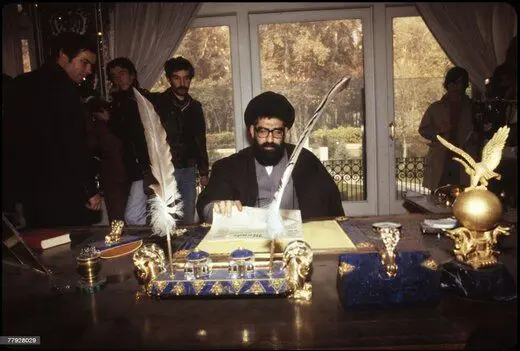 کاخ نیاوران در تسخیر انقلابیون