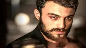 قرآن خواندن بازیگر زخم کاری روی آنتن زنده/ ویدئو
