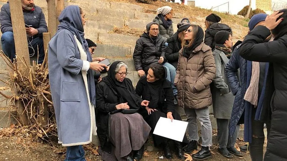 تجمع سینماگران در اعتراض به بازداشت «ترانه علیدوستی»
