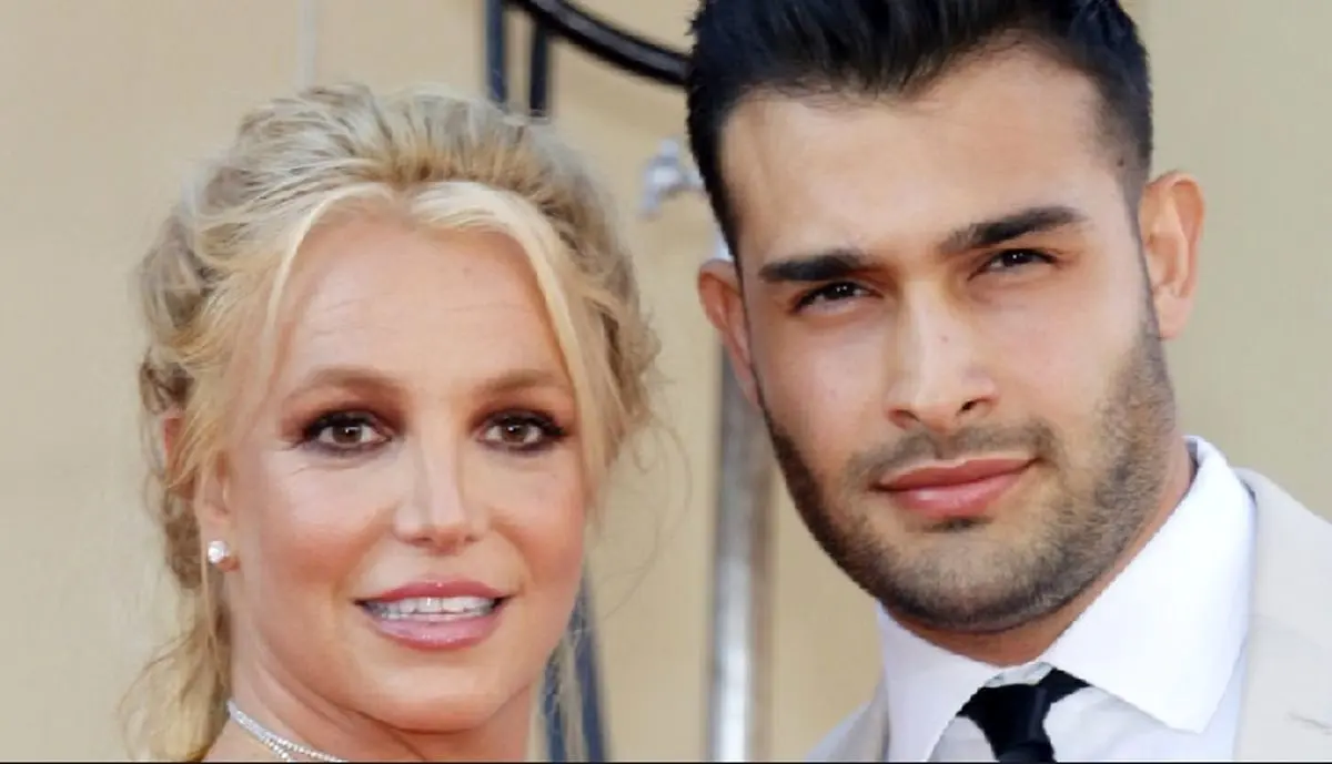 چهره بدون آرایش همسر پیر سام اصغری
