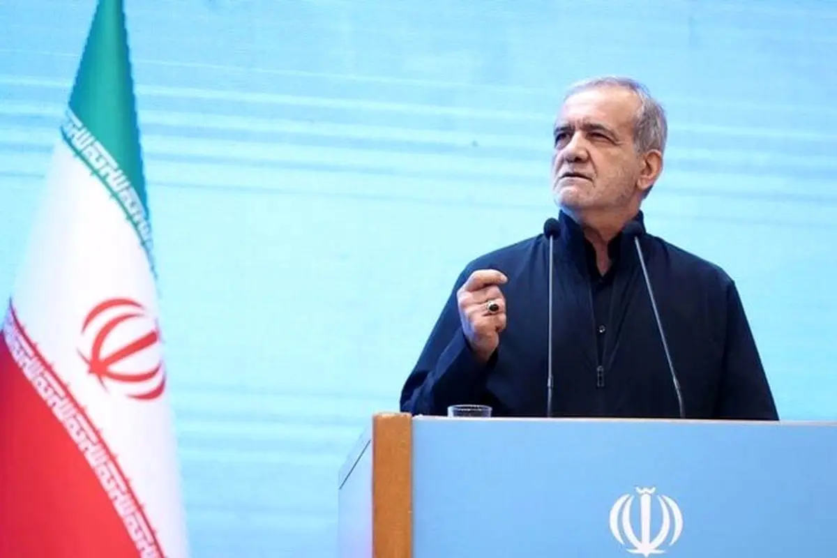 پزشکیان: بخوانیم تا همدل شویم/ اهدای قرآن دست نویس کودکان به پزشکیان/ ویدئو
