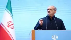 پزشکیان: بخوانیم تا همدل شویم/ اهدای قرآن دست نویس کودکان به پزشکیان/ ویدئو
