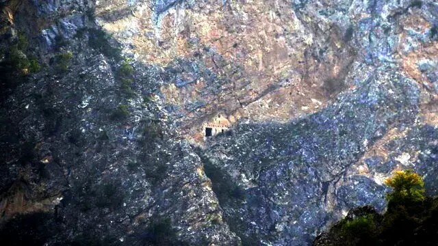 باستان‌شناسان در «دیوخانه» مشغول شدند
