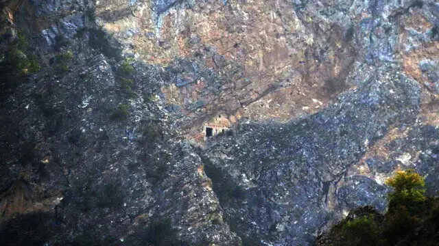 باستان‌شناسان در «دیوخانه» مشغول شدند
