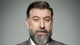 ساخت پرتره علی انصاریان در عصر جدید با چکش + فیلم