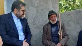 اهدای نشان درجه یک هنری به هنرمند خودآموخته شهرضایی