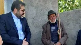 اهدای نشان درجه یک هنری به هنرمند خودآموخته شهرضایی