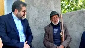 اهدای نشان درجه یک هنری به هنرمند خودآموخته شهرضایی