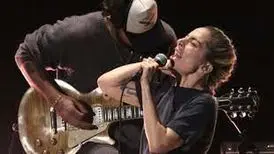 لیدی گاگا برای اجرا در اسکار آرایشش را پاک کرد
