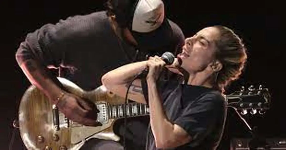 لیدی گاگا برای اجرا در اسکار آرایشش را پاک کرد
