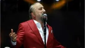 درگذشت خواننده مشهور ولکان کوناک، در حین اجرای کنسرت