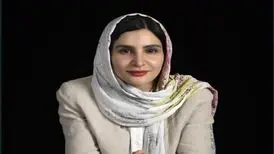 تلاش دختر گلاب آدینه برای اصلاح شیوه حرف زدن/ عکس