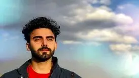 محمد صادقی از ایران خارج شد
