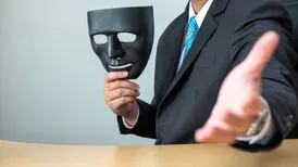 هوشنگ گلمگانی: سلبریتی‌ها خودشان را ارزان فروختند/ تقی آزاد ارمکی: از سلبریتی‌ها دفاع نمی‌کنم اما مجرم نیستند
