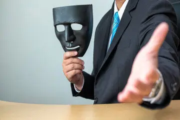 هوشنگ گلمگانی: سلبریتی‌ها خودشان را ارزان فروختند/ تقی آزاد ارمکی: از سلبریتی‌ها دفاع نمی‌کنم اما مجرم نیستند
