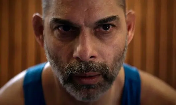 پیمان معادی در نقش یک کشتی‌گیر پناهنده
