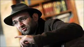  هدایت هاشمی، بازیگر: در شب‌هایی که بین مردم بودم، کسانی را دیدم که می‌گفتند در دی ماه به خیابان آمده‌ بودند و حالا پرچم ایران در دست‌شان است

