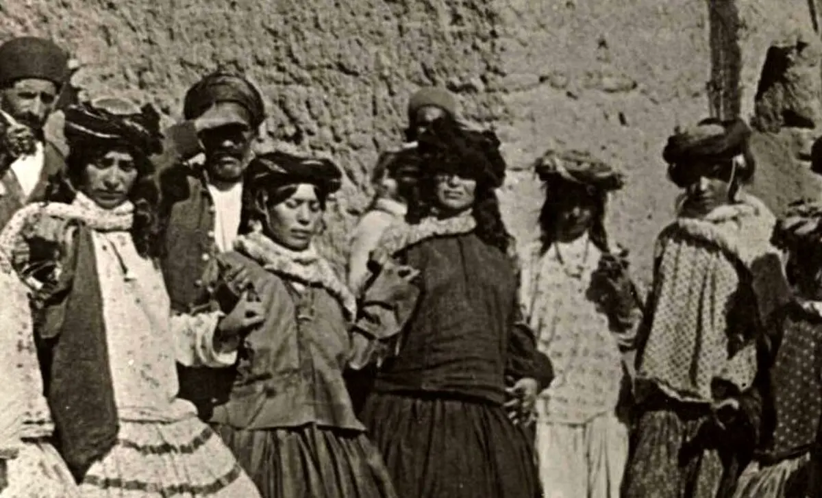 سفر به عصر قاجار؛ از مطربان موکب همایون تا رقص کردی
