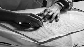 اگر روی یک کتاب خطی چندصدساله عطسه کنید، چه می‌شود؟