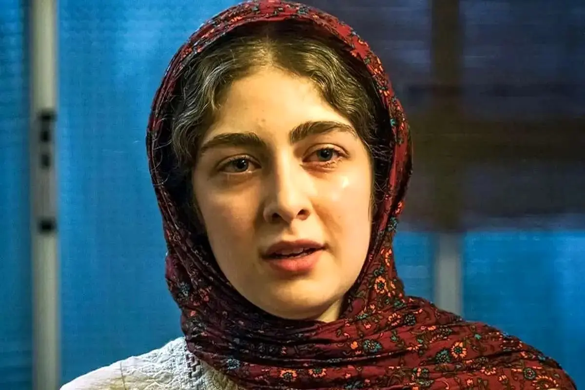 الیکا ناصری در پشت صحنه نمایش جشن