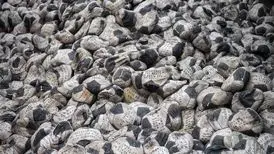 جام جهانی قطر؛ اعتراض هنرمند آلمانی با ۶۵۰۰ توپ در مقر فیفا