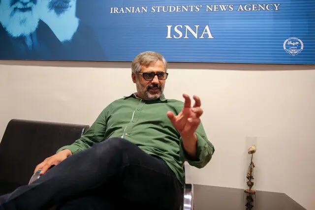 سیاستمداری که ماسک از چهره سلبریتی ها برداشت
