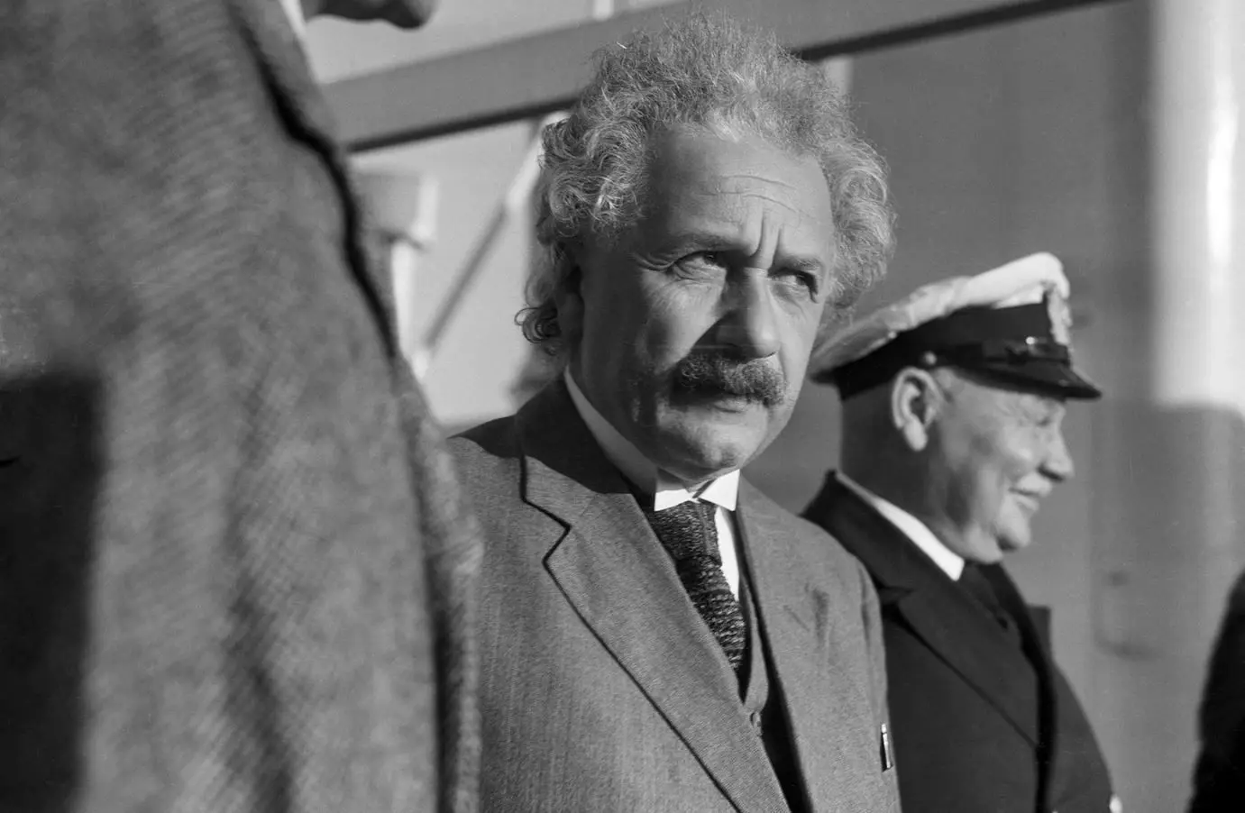 یک رفاقت سمی | وقتی یک دوستی ساده، اینشتین را به سمت بمب اتم برد!