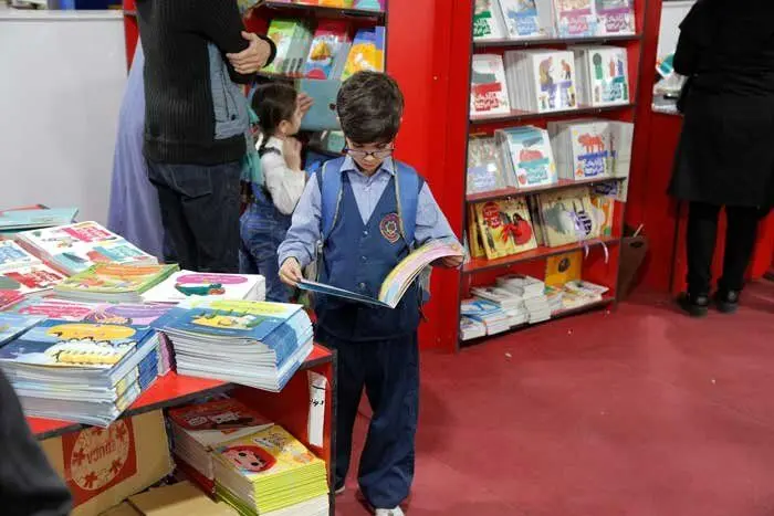 ترجمه تاریخچه کاملی از ادبیات کودک قرن ۱۷ تا امروز