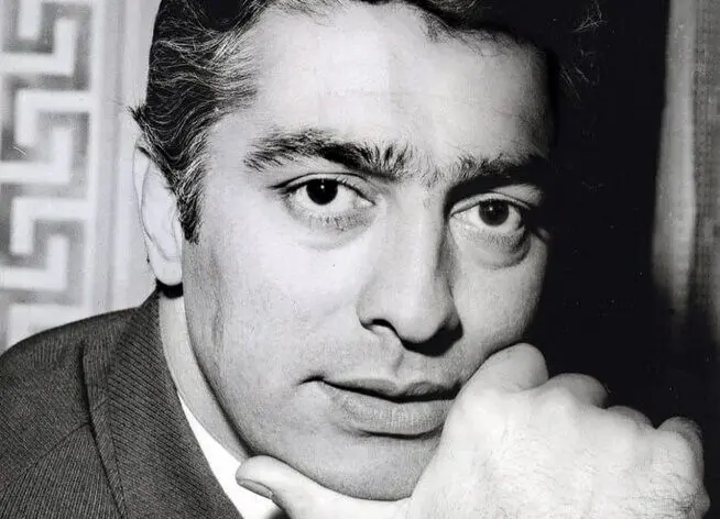 عکسی از فردین کنار دریای خزر در سال ۱۳۵۰
