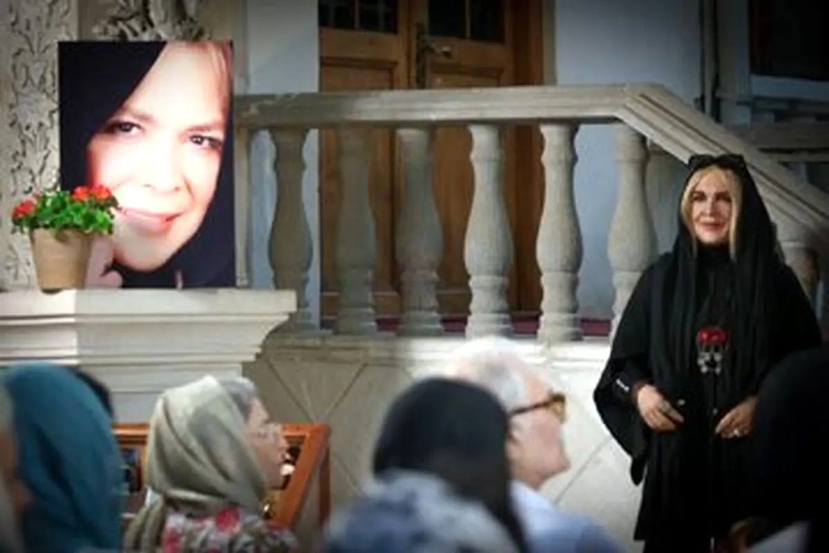 واکنش دختر بیتا فرهی به حواشی رونمایی از تندیس مادرش
