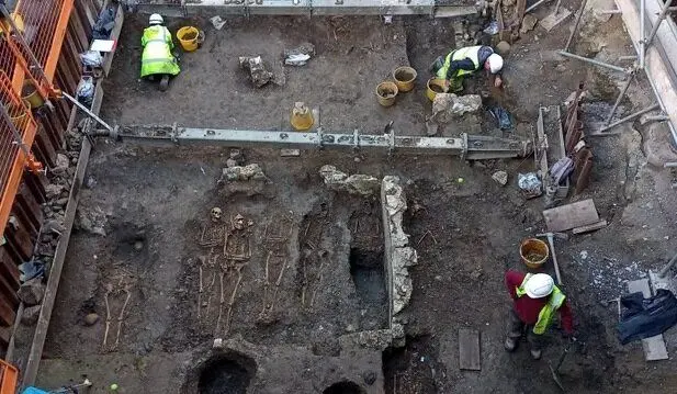 کشف صدها اسکلت انسان زیر یک فروشگاه