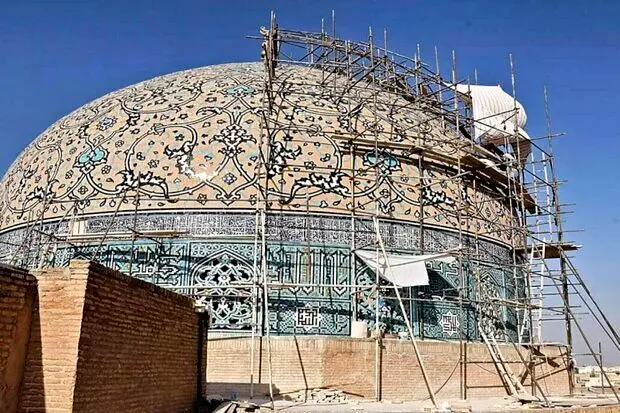 طغیانی: ۲ گنبد مسجد شیخ لطف‌الله و جامع عباسی به افتضاح مرمتی کشور تبدیل شده‌اند
