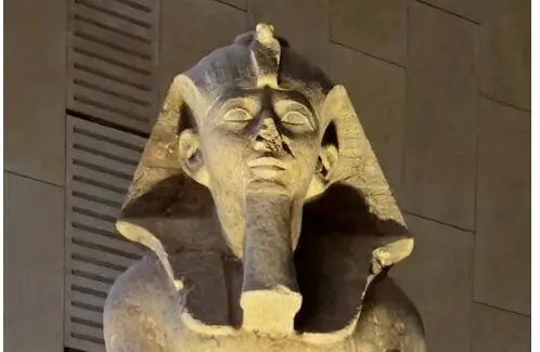  نمایش کتابی برای کمک به مردگان و رسیدن به جهان پس از مرگ در آمریکا