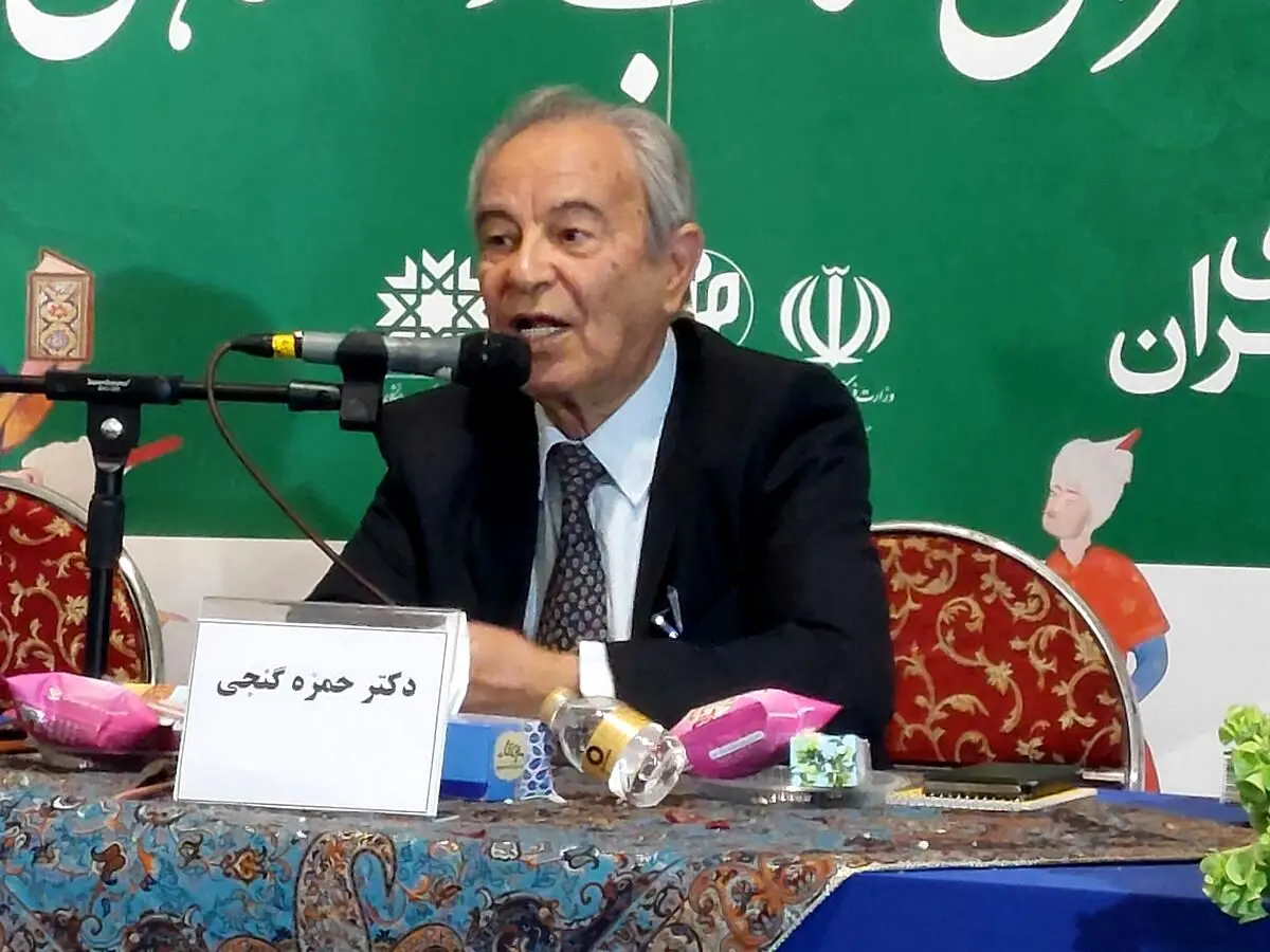 آیا خروجی کار مترجمان و مؤلفان غیرفارسی‌زبان کیفیت ادبی پایین‌تری دارد؟