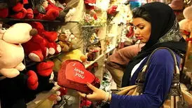 پشت‌پرده خرس‌های قرمز؛ ولنتاین چگونه عشق را به یک «کالای مصرفی» تبدیل کرد؟