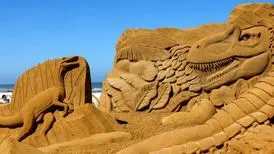 (تصاویر) تصاویری از دایناسور‌های شنی در «ساحل ژوراسیک»