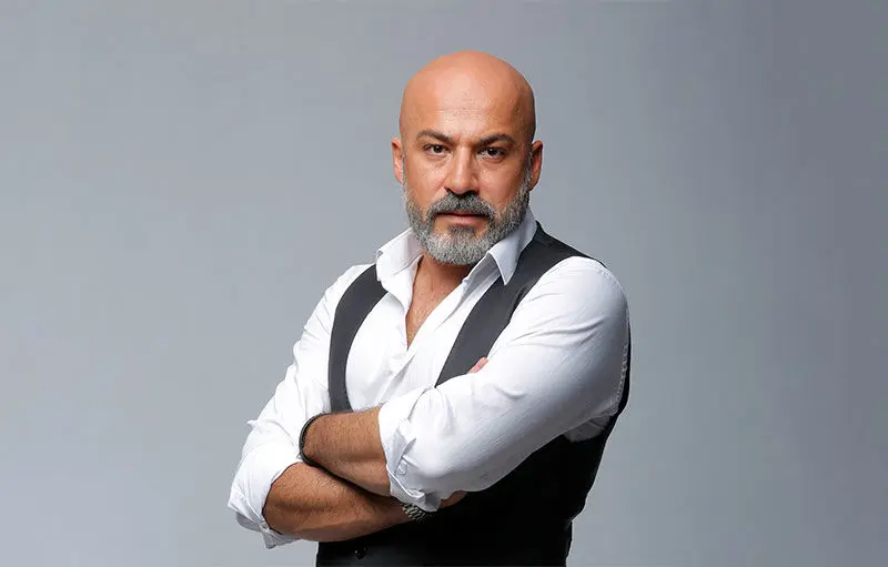 امیر آقایی بازیگر آقازاده با گریم زنانه و آرایش غلیظ/عکس