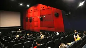 منقل، وافور و ذغال هنوز در سینما جواب می دهد؟ | پوشش اداری برای دیدن فیلم در سینما!
