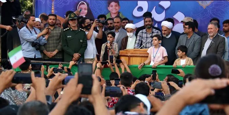 اشتباه شبکه سوم سیما در اعلام یک اجتماع|خبر «سلام فرمانده» به عنوان مراسم استقبال از خواننده نوجوان «عصر جدید»+فیلم