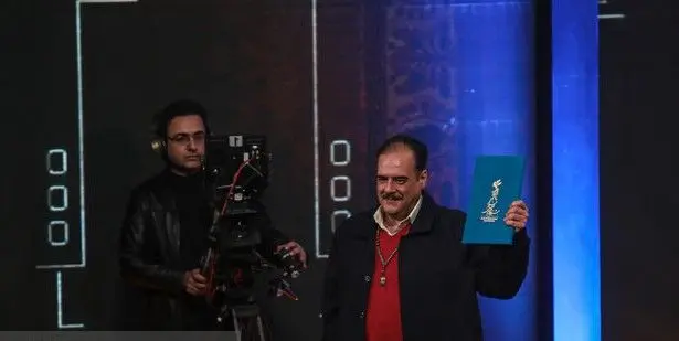 ماجرای لوح‌های دست‌نویس «فجر» چه بود؟/ عذرخواهی از برگزیدگان