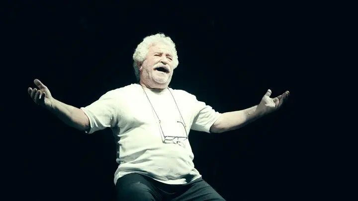 اجراهای پایانی «خندیدن زیر مشت و لگد» به کارگردانی الناز ملک
