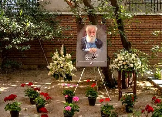 چرا سایه می‌خواست کنار درخت ارغوان دفن شود؟